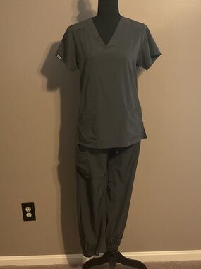 Women's Scrub Set V-Neck Top & Jogger Pants - Charcoal